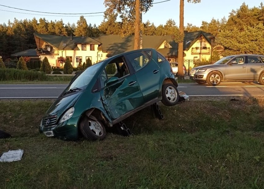 Wypadek w Antoniach. Zderzyły się 2 samochody osobowe. Do wypadku doszło późnym popołudniem 27.09.2021, na drodze krajowej nr 53. Zdjęcia