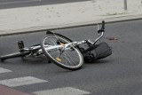 Wypadek rowerzystki pod Wrocławiem. Kobieta jechała w niedozwolonym miejscu