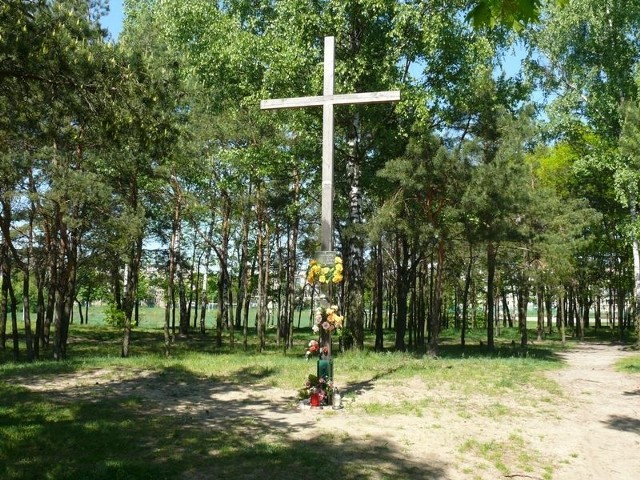 Minęły ponad dwa lata, od kiedy na wzgórku na osiedlu Młodynie stanął krzyż.