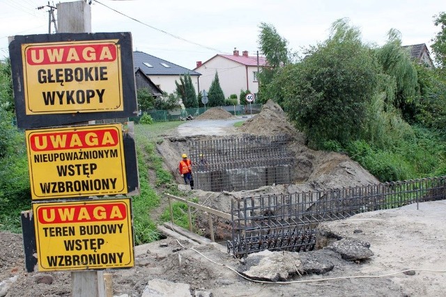 Kierowcy muszą przygotować się na utrudnienia w ruchu, prace trwają przy całkowitym wyłączeniu mostu