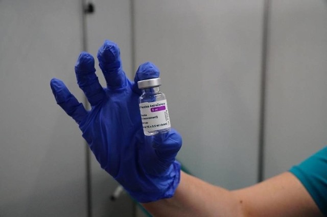 Rząd informuje o kolejnym zmniejszeniu dostaw szczepionek do Polski. Tym razem chodzi o szczepionkę Astra Zeneca