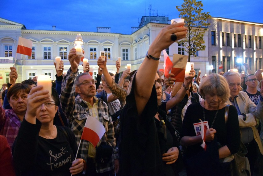 Kolejny "Łańcuch światła" w Lublinie. Protestowało około tysiąca osób [ZDJĘCIA]