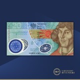 Kolekcjonerski banknot polimerowy i srebrna moneta z okazji 550. rocznicy urodzin Mikołaja Kopernika