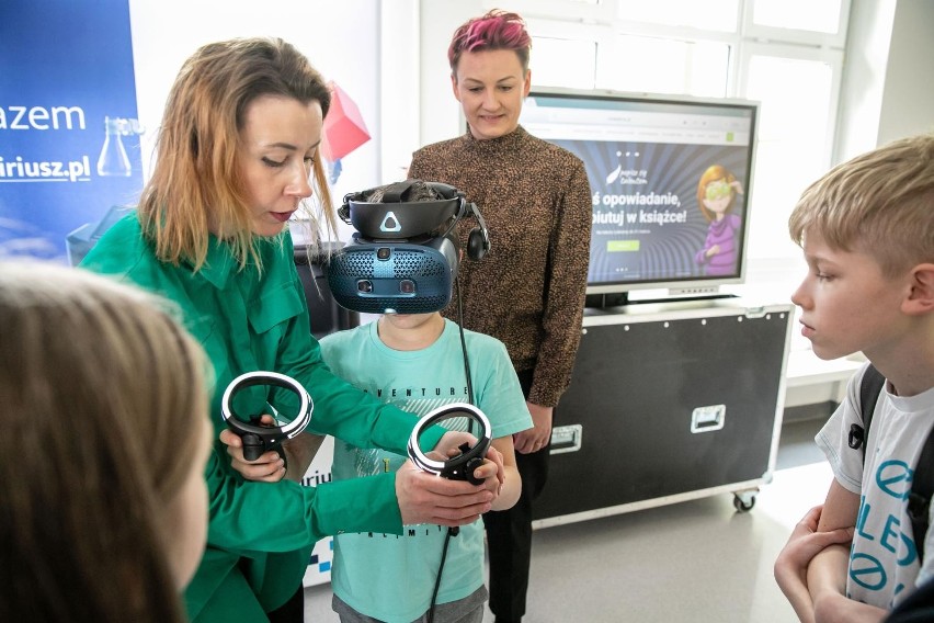 Wojewódzka inauguracja Dnia Nowych Technologii w Edukacji w Tykocinie. Były okulary VR, Photony i magiczne dywany 