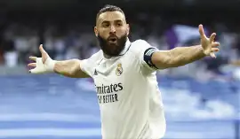 Złota Piłka 2022. Prezydent Macron gratuluje Benzemie, a Ancelotti chwali... Courtois