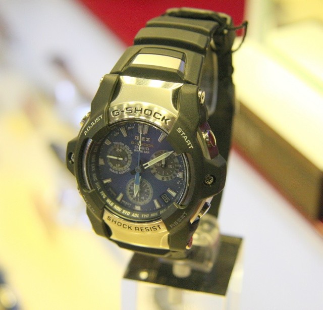 Casio G-Shock GS-1100-2AER - cena ok. 1000 zł. - panel słoneczny, powłoka neobrite, waveceptor, szkiełko mineralne, wodoszczelność do 200 m, wskaźnik poziomu nałądowania baterii.