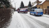 Tragiczny pożar na ul. Bacieczki w Białymstoku. 7 zastępów straży pożarnej na miejscu