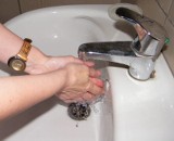 W takie upały myjcie często ręce!