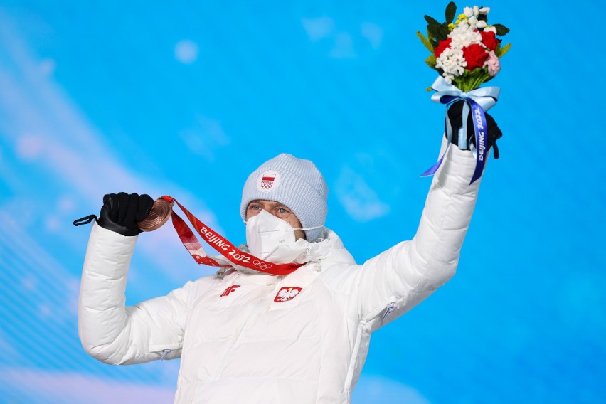 Dawid Kubacki odebrał medal olimpijski! Wzruszająca ceremonia w Zhangjiakou