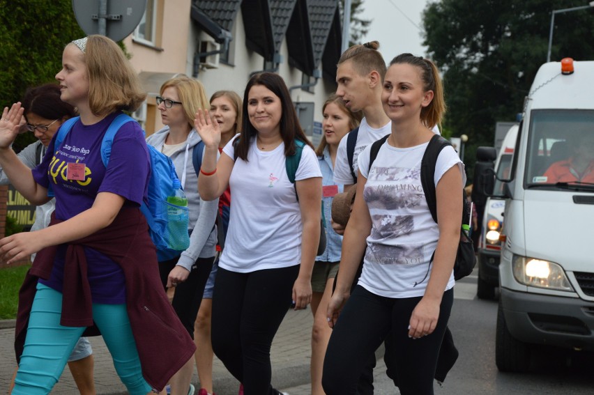 Oświęcim. Pielgrzymi w drodze na Jasną Górę [ZDJĘCIA, WIDEO]