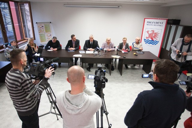 W Słupskim Centrum Organizacji Pozarządowych i Ekonomiki Społecznej przy ul. Niedziałkowskiego prezydent Kobyliński apelował za pośrednictwem mediów, aby słupszczanie przekazywali jeden procent swojego podatku na rzecz lokalnych organizacji pożytku publicznego.