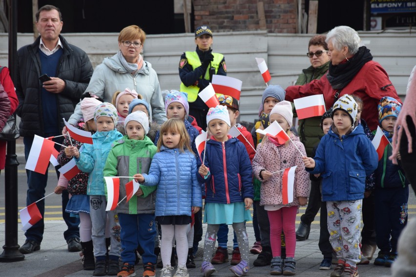 800 uczniów szkół średnich, podstawowych i przedszkolaków...