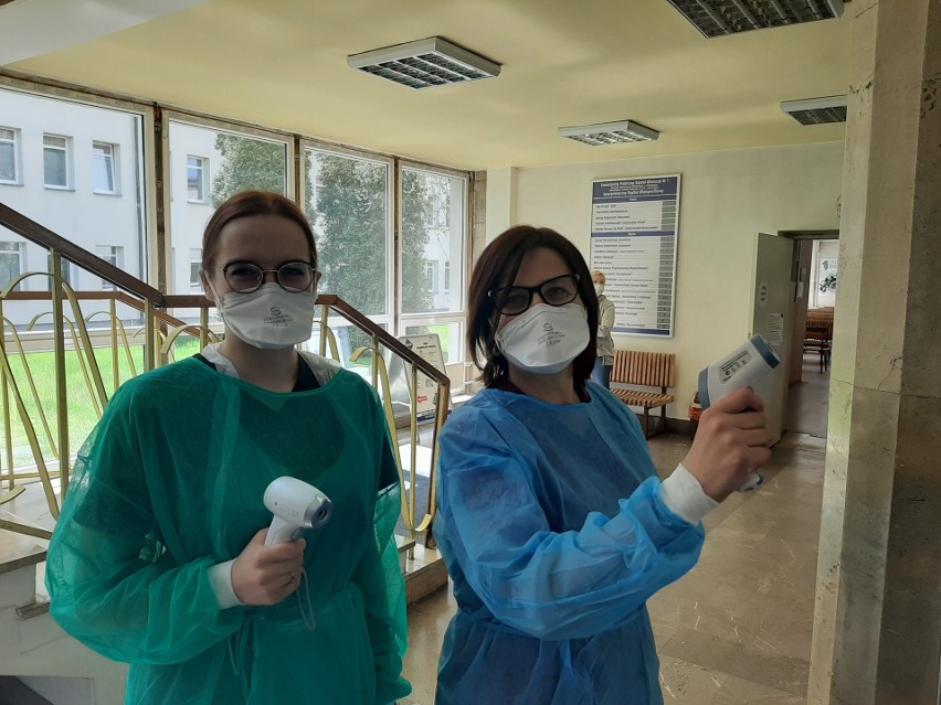 Studenci medycyny pomagają lekarzom z Górnośląskiego Centrum...