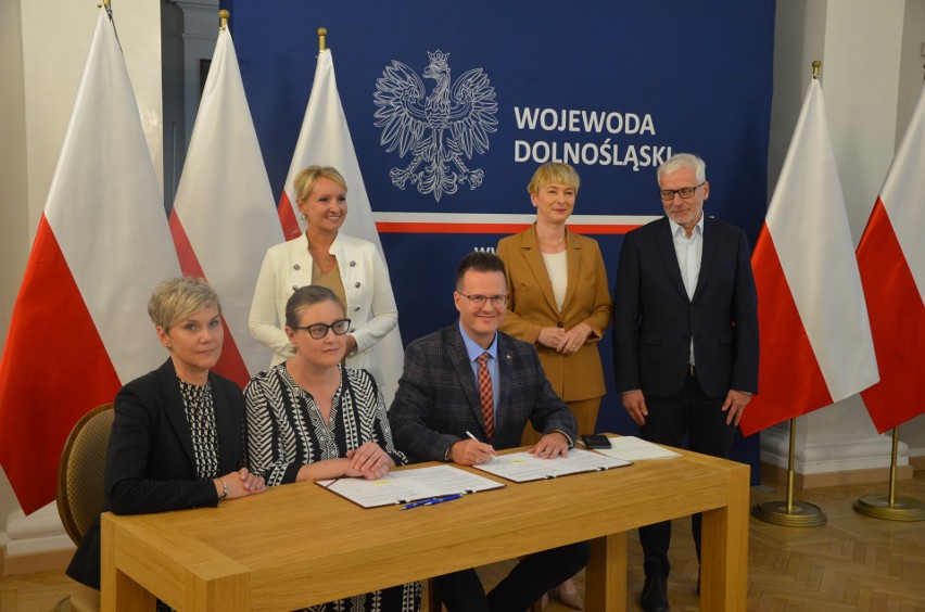 W piątek (4 lipca) przedstawiciele urzędu miasta Wrocław i...