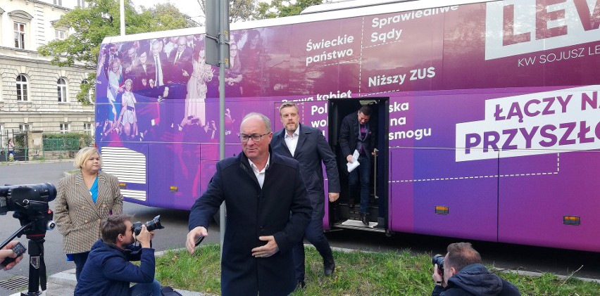 Lewicobus, w którym od piątku podróżują m.in. szef SLD...