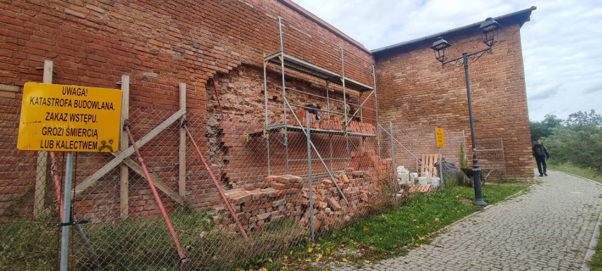 Trwa naprawa odcinka muru obronnego w Chełmnie