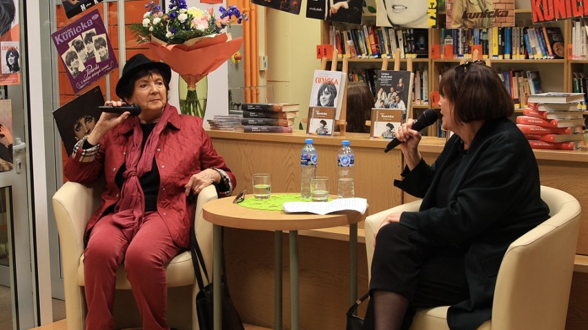 Spotkanie z piosenkarką Haliną Kunicką oraz Kamilą Drecką, autorką książki o artystce [ZDJĘCIA, WIDEO]