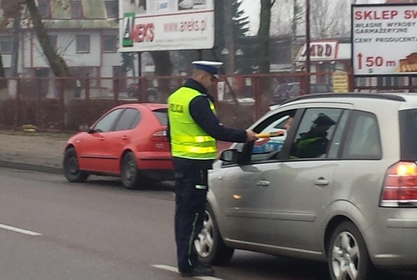 Policja zatrzymała do kontroli 600 kierowców (zdjęcia)