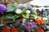Stroiki, kwiaty i znicze. Porównaliśmy ceny na cmentarzach we Wrocławiu [ZDJĘCIA]