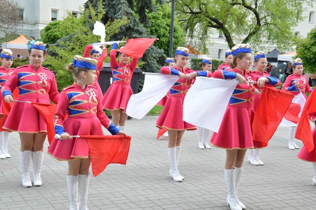 Będzie okazja zobaczyć  mażoretki „Różanki” trenujące na co dzień w Rozwadowskim Domu Kultury „Sokół” w Stalowej Woli