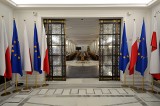 Sejm zamawia dodatkowe drzwi w Sali Kolumnowej. To ta, do której PiS przeniósł obrady podczas protestu opozycji