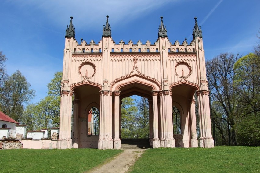 Dowspuda. Ruiny Pałacu Paca znów wystawione na sprzedaż (zdjęcia)