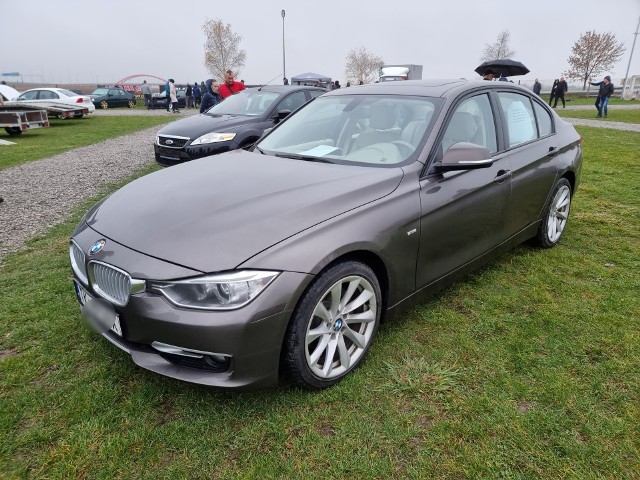 BMW F30-328i, silnik 2.0, 245 KM, przebieg 100 tys. km, cena 58000 zł.