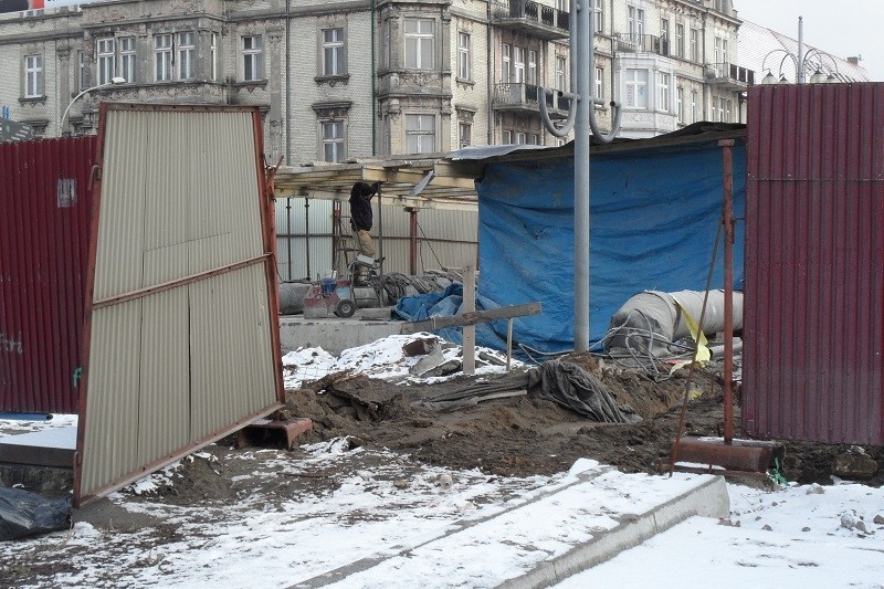 Częstochowa: Przebudowa alei NMP trwa nawet zimą [ZOBACZ ZDJĘCIA]