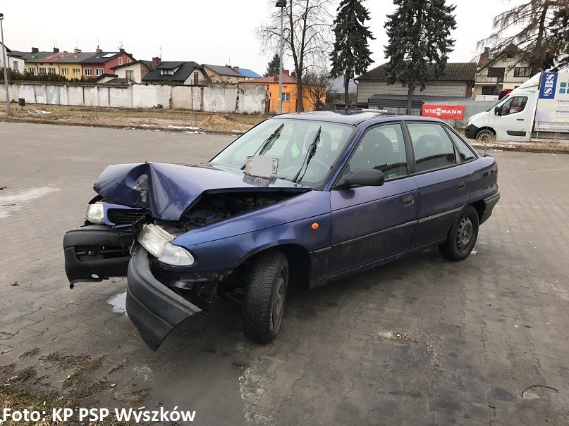 Wyszków: pijany kierowca skosił latarnię [ZDJĘCIA+WIDEO]