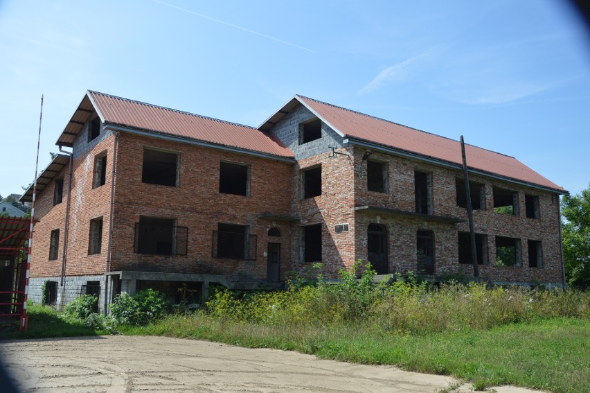 Gmina Proszowice wystawi na sprzedaż niedokończony budynek w Żębocinie