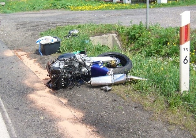 Tragiczny wypadek w Miłkowie. 21-letni motocyklista nie przeżył.