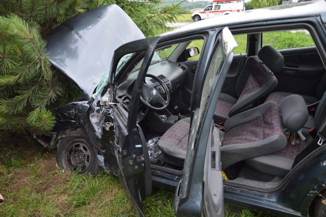 Wypadek na DW967 w Gierczycach, trzy osoby zostały ranne, 2.07.2021