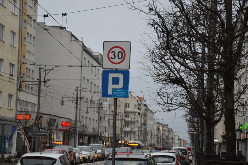 Tempo 30 w Gdyni to fikcja? Aktywiści miejscy domagają się wprowadzenia kolejnych utrudnień dla kierowców. Władze Gdyni to analizują