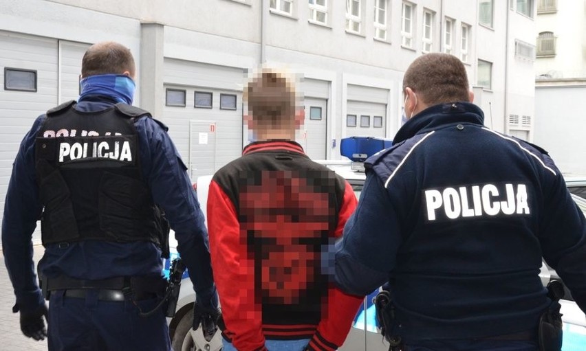 Gdańsk: Pobił 13-latka, bo nie podał mu ręki, potem ukradł mu portfel. Zatrzymany 19-latek najbliższe dwa miesiące spędzi w areszcie 
