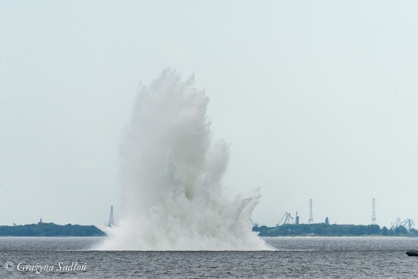 Detonacja min w Zatoce Gdańskiej 14-15.09.2020. Zakaz kąpieli i połowów. Wyznaczono strefę bezpieczeństwa! Urząd Morski potwierdza datę 