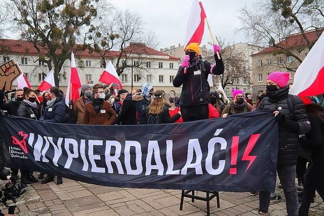 Jedna z poprzednich manifestacji w ramach strajku kobiet w Łodzi