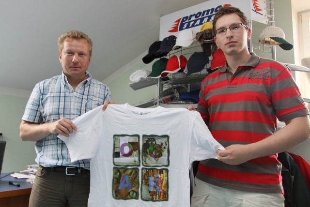 tłumaczą Andrzej Muśko (z lewej) i Mariusz Baranowski, właściciele firmy Ogar.