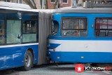 Kraków. Kolizja tramwaju z autobusem oraz wykolejenie w Nowej Hucie