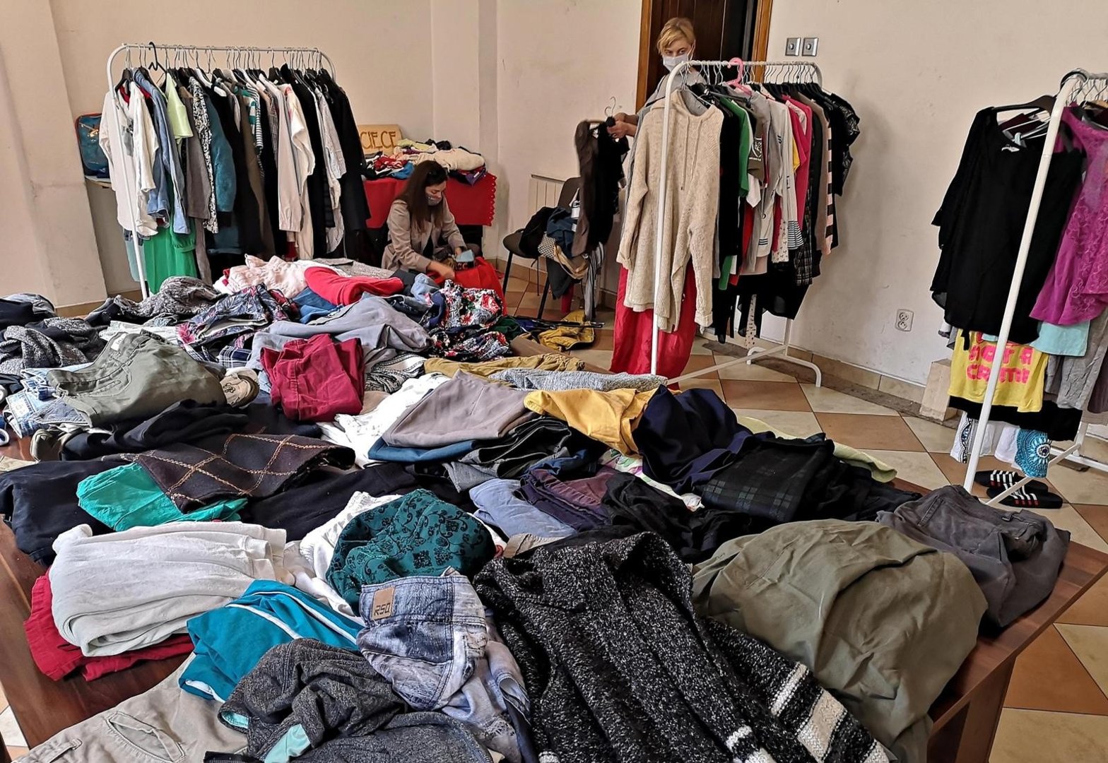 Kraków. Gdzie oddać używane ubrania? Sprawdź nasze propozycje: Ciuchowisko,  sklepy charytatywne, fundacje | Gazeta Krakowska