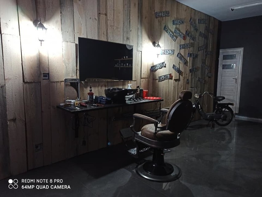 Barber z Bytowa zaprasza na "częściową amputację włosów i...