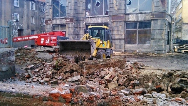 Wrocław: Spielberg skończył kręcić. Zburzyli stację metra i robią parking (ZDJĘCIA)