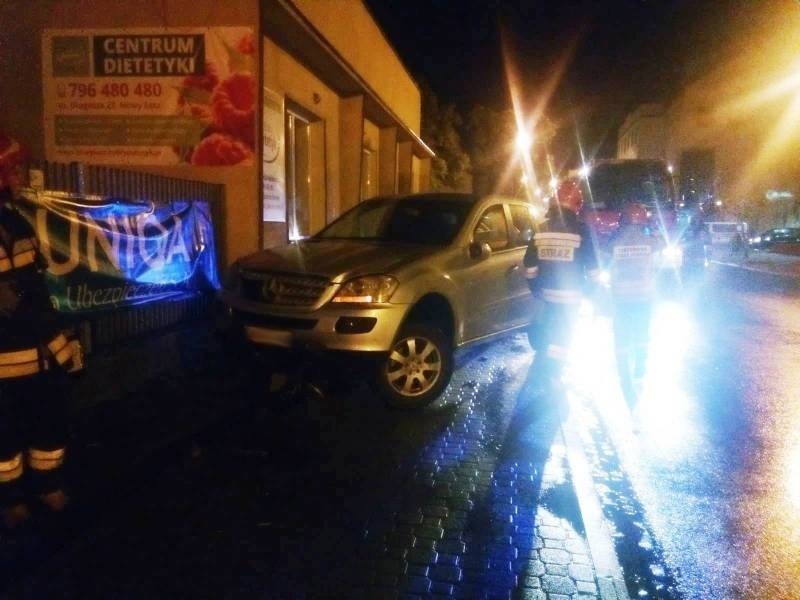 Nowy Sącz. Na ul. Długosza doszło do zderzenia osobówki z autobusem [ZDJĘCIA]