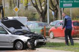 Wypadek na ul. Zwierzynieckiej. BMW staranowało kilka aut. Kierowca był po marihuanie (wideo)