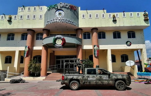 Zbrojna grupa zaatakowała miasto San Miguel Totolapan. Zginęło 18 osób, w tym burmistrz.