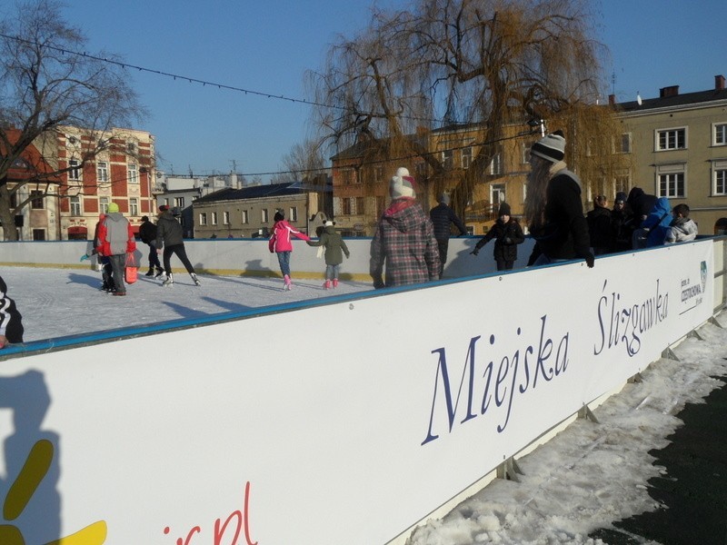 Ślizgawka Miejska na Starym Rynku w Częstochowie jest...