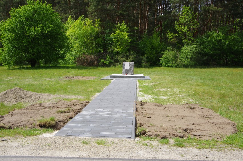 Cmentarz żydowski w Koprzywnicy – kirkut mieści się przy...