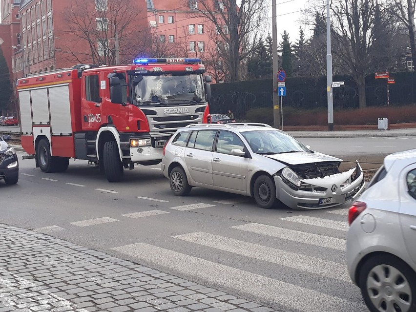 Wypadek na Sienkiewicza. Duże utrudnienia w ruchu (ZDJĘCIA)