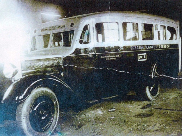 Autobus "Polski Fiat 621R", którym 65 lat temu podróżowali pasażerowie rzeszowskiej komunikacji.