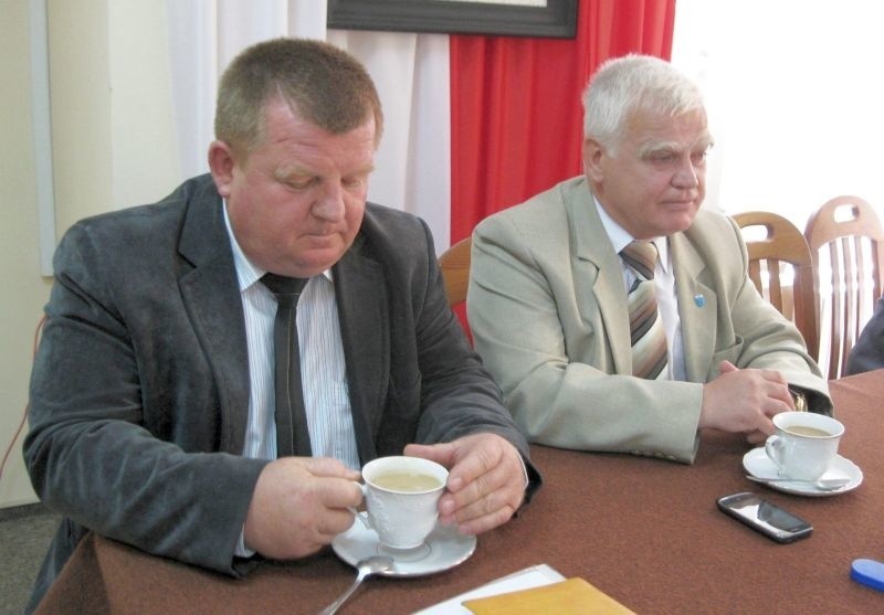 Na pytania odpowiadali Leszek Śmigas (z lewej), dyrektor...