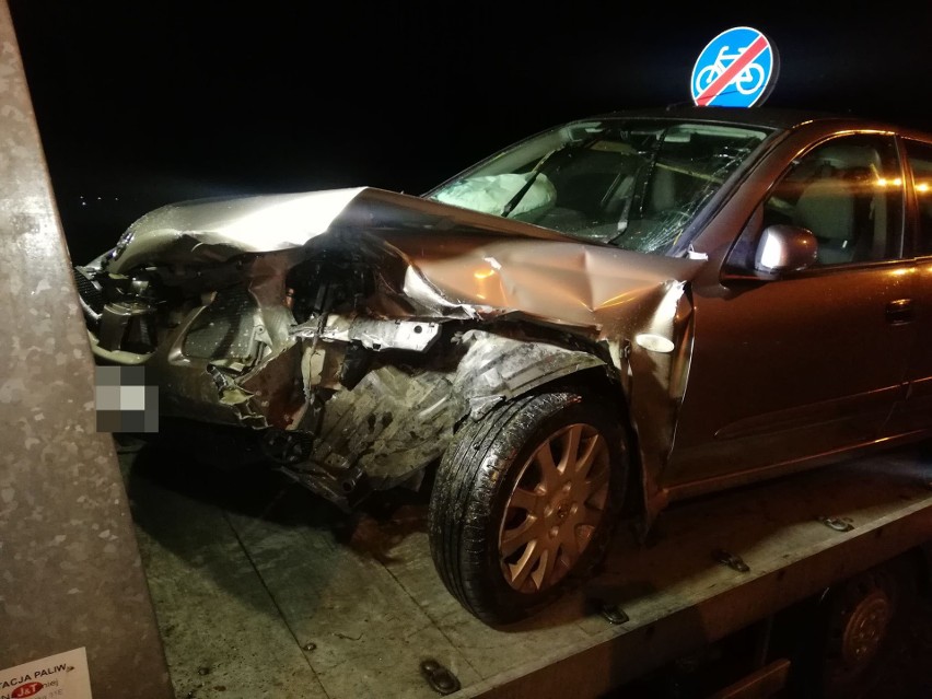 Do wypadku doszło w nocy w miejscowości Konikowo. BMW na...
